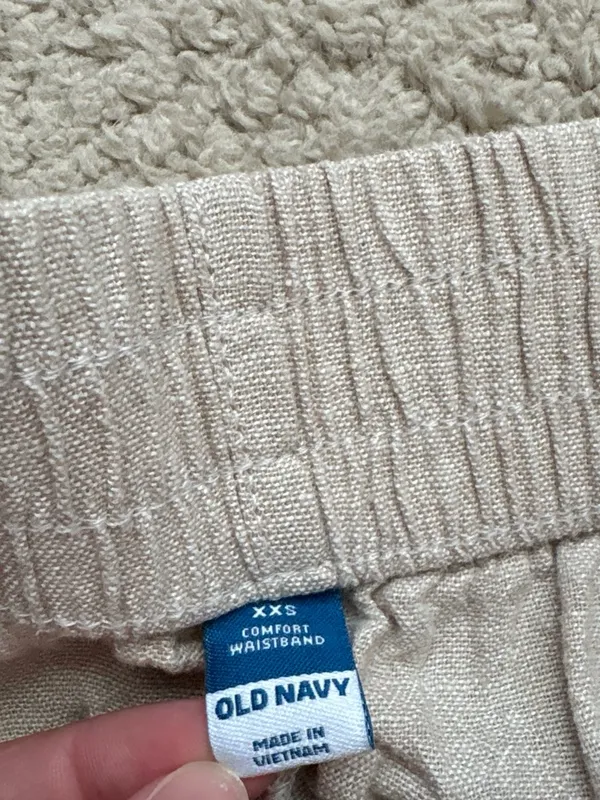 Old Navy Light Beige High-Waist Elastic Shorts - Image 2