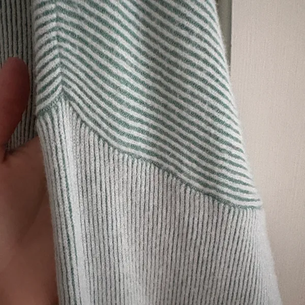 Nordstrom Von Maur cream and teal sweater - Image 6