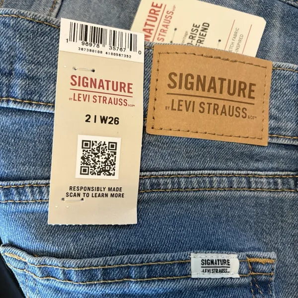 NWT Signature Levi Strauss Heritage Mid Rise Boyfriend Jeans Blue Distress 2 W26 - Image 7