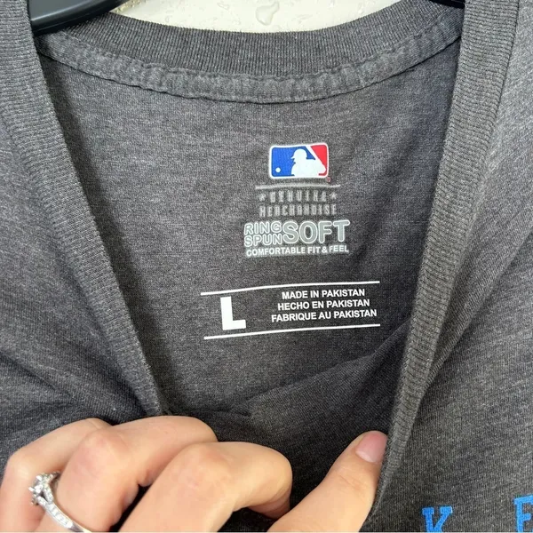 MLB Grey Milwaukee Brewers Short Sleeve T-Shirt Tee Casual Athletic Wear Large - Image 3