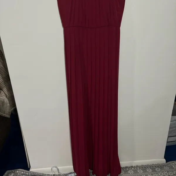 BCBGeneration Burgundy Pleated Maxi Dress Size 6‎ Old Money Goddess Romantic - Image 3