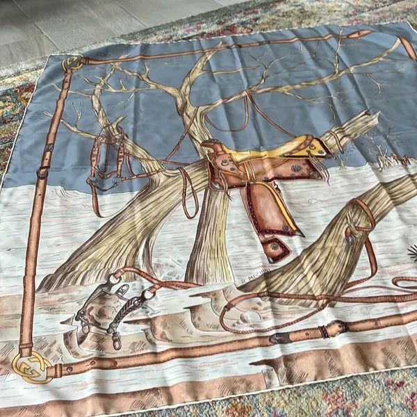 Gucci silk scarf excellent cond - Image 5