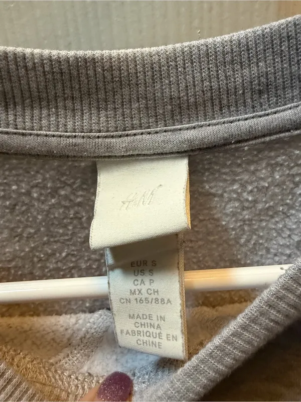 Size Small H&M Light Gray Crewneck Sweatshirt - Image 3