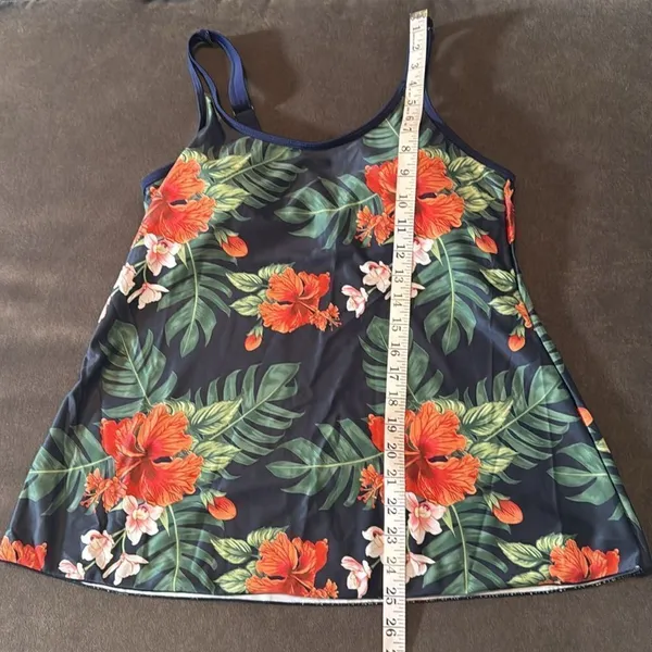 Women’s Navy Floral Tankini Two Piece Swimsuit Boy Short Bottom Size L (US8) NEW - Image 6