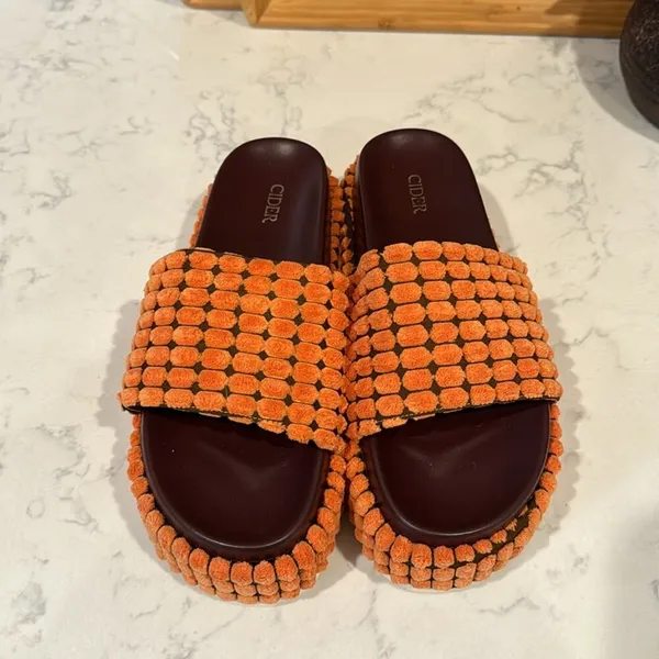Cider faux leather fuzzy design sandal slipper platform festival summer size 10 - Image 5