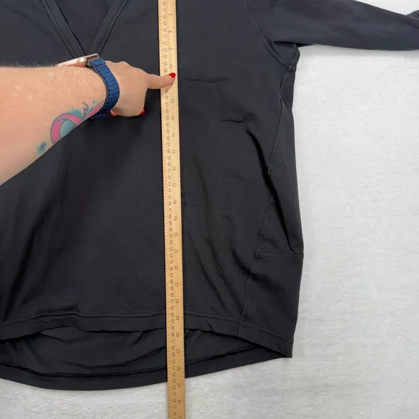 Lululemon 10 Back In Action V-Neck Long-Sleeve Shirt Black Oversized Relaxed Fit - Image 8