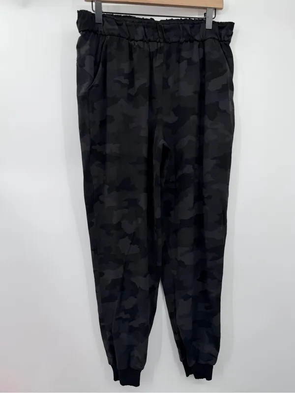 Lululemon Stretch High-Rise Jogger 10 Heritage 365 Camo Deep Coal Multi - Image 3