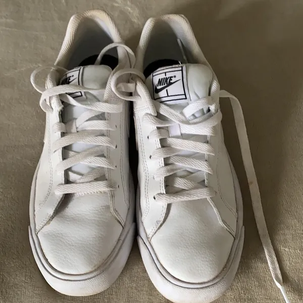 Nike sneakers - Image 3