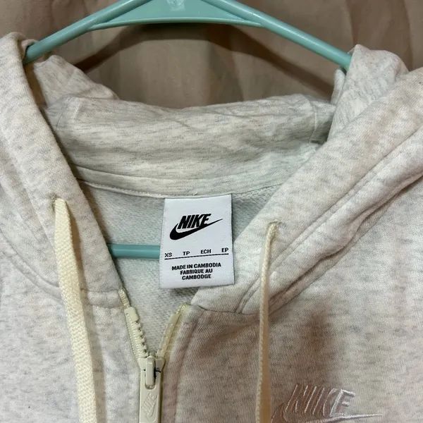 Nike jacket - Image 2