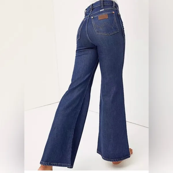 Wrangler Wanderer High‎ Rise Flare Jeans Size 28 x 34 Tall Dark Indigo 622 - Image 2