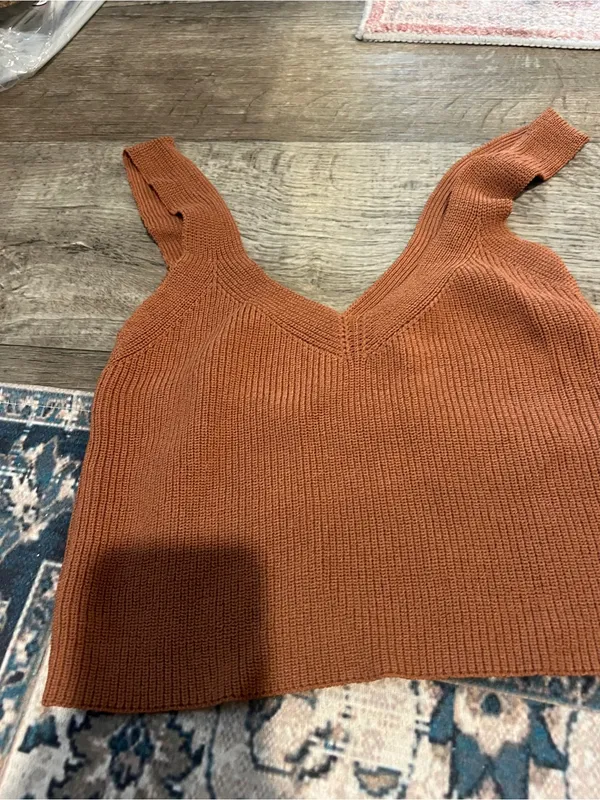 ASTR Brown Knit V-Neck Tank Top - Image 7