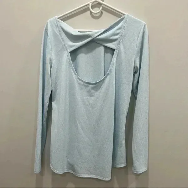 Athleta Open-back Light Blue Long-Sleeve Top size s‎ - Image 2