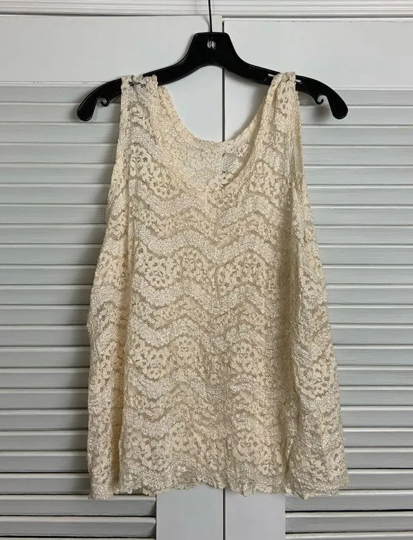 LG/XL Creme Floral Lace stretch Tank top - Image 5