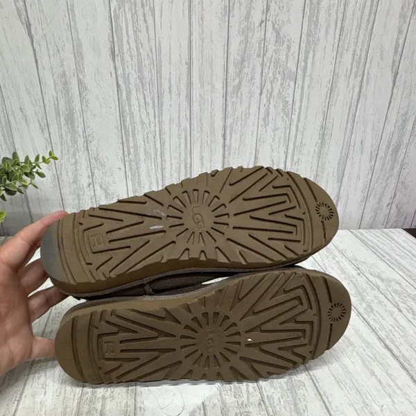 Womens Size 38 US7 UGG Classic Brown Suede Perforated Ankle Booties - Image 6