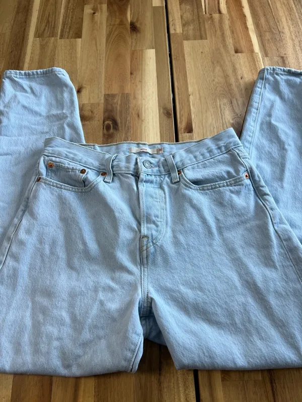 Levi’s Wedgie Fit Light Wash High Rise Jeans Women’s 28 - Image 5
