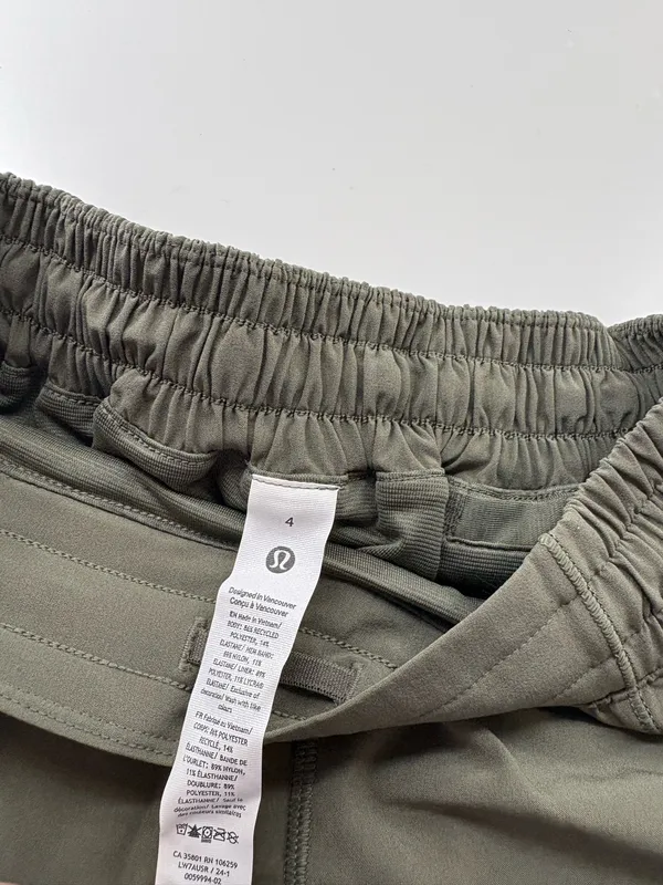Lululemon Shorts Hotty Hot 2.5" Low-Rise - Image 3
