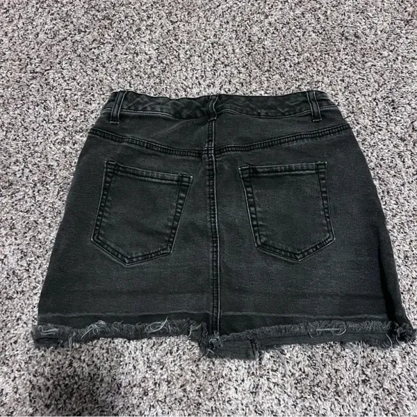 Wild Fable Women's Size 8 w27 Black Denim Raw Hem Jean Skirt‎ - Image 3