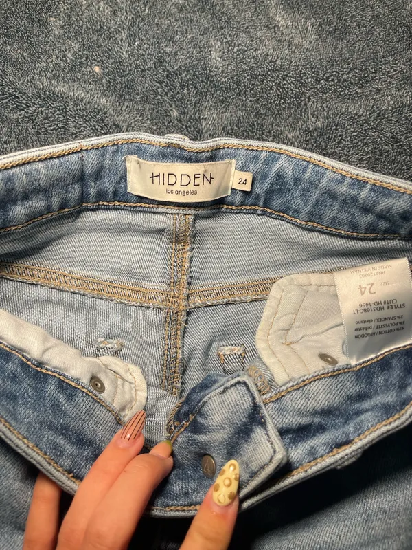 Hidden Jeans - Image 2