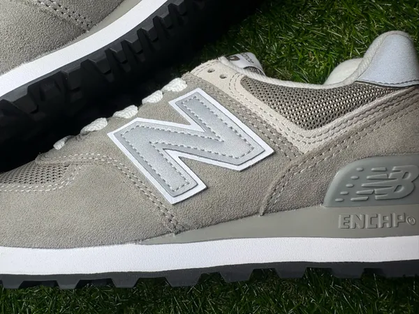 New Balance gorgeous neutral every day sneakers. Women’s size 5 - Image 2