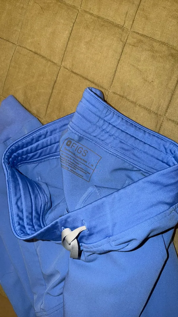 FIGS Set Scrubs - Image 2