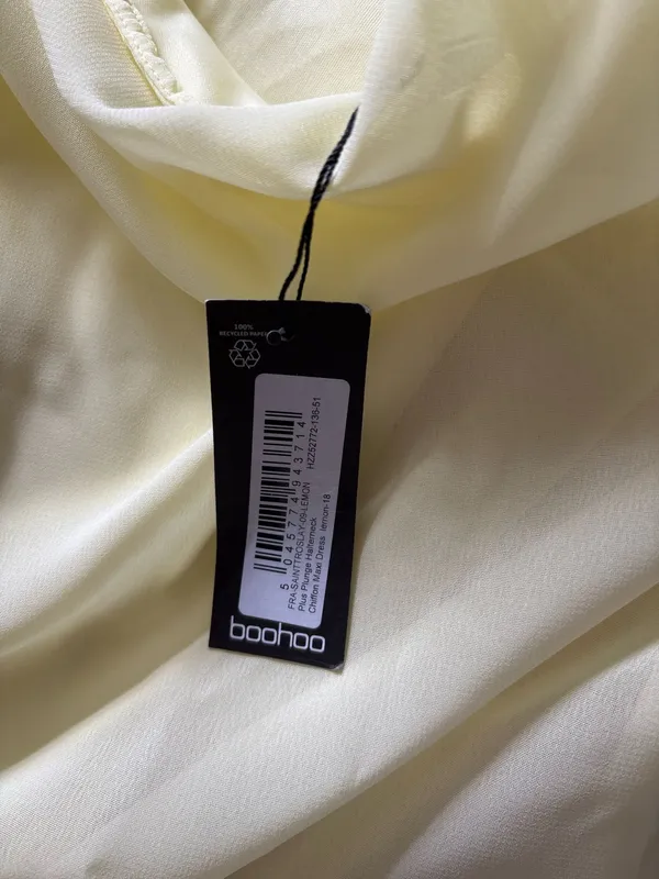 Boohoo Plus Plunge Halterneck Chiffon Maxi Dress - Image 4