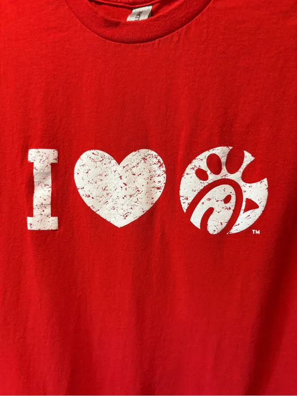 Gildan Red t-shirt features a distressed "I 🤍 Chick-fil-A" graphic unisex size L - Image 2