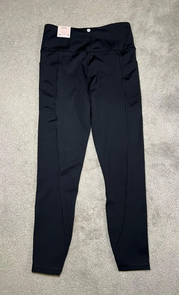 NWT Victoria’s Secret Sport Essential Legging High Rise Size Small Short 7/8 length - Image 4