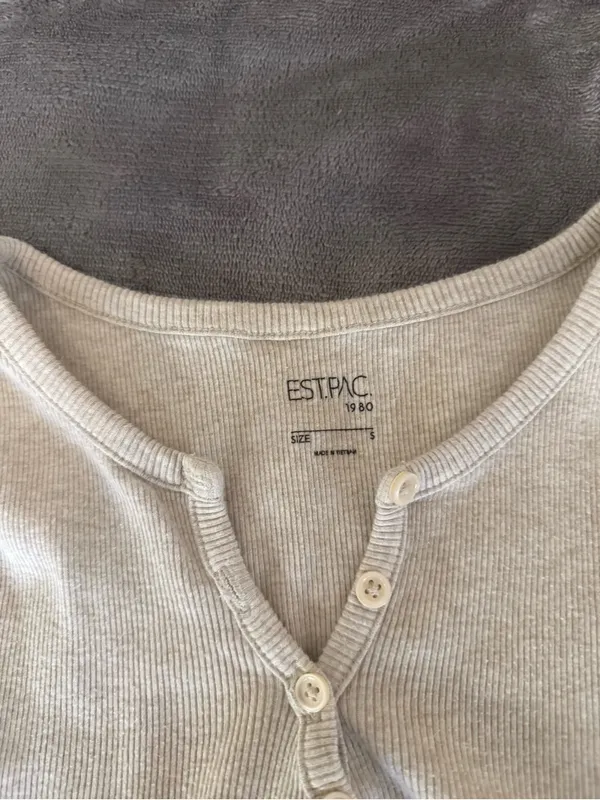 PacSun Women's Sleeveless Henley Cropped Tank Top in Beige - Image 3