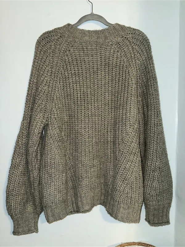 American Eagle V-Neck Chunky Knit Sweater - Grey - Image 4