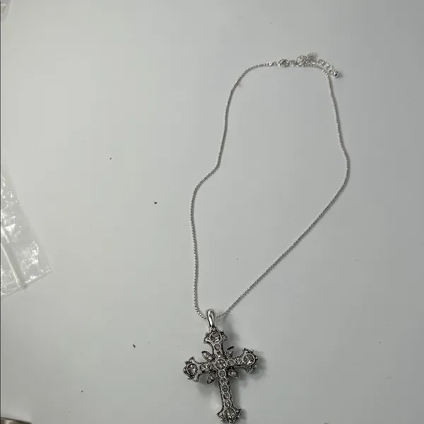 Elegant Silver Cross Pendant Necklace - Image 12
