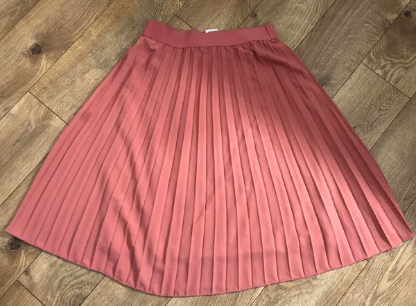 Pleated Skirt Size M - Image 4