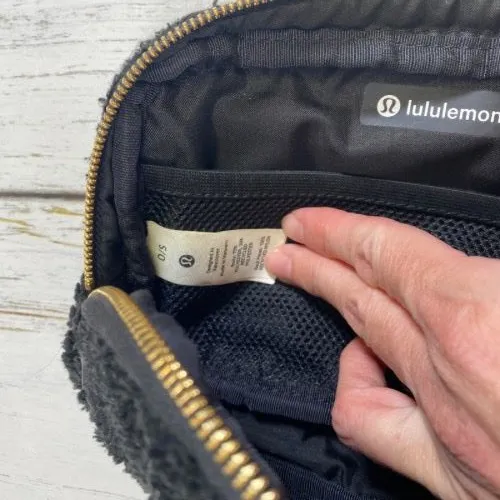 Lululemon Everywhere Belt Bag Black Fleece Sherpa with Gold Hardware 1L - Image 9