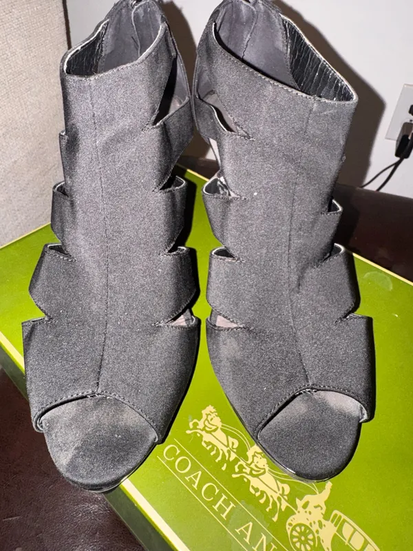 Coach & Four Womens Peep Toe Stilleto Heels size 10. - Image 4