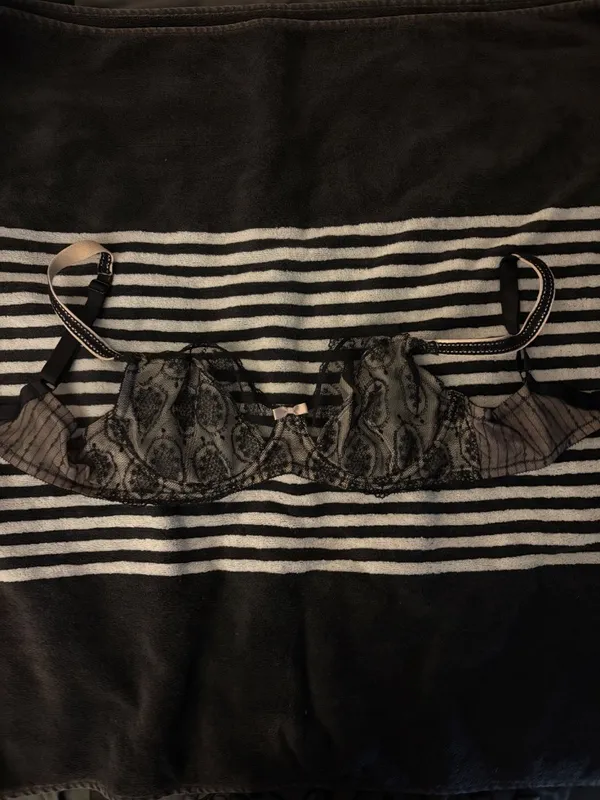 Felina Black Lace Bra 32DD - Image 2