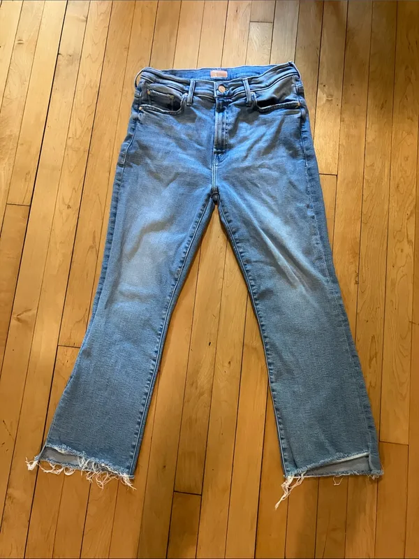 Mother the Insider Crop Step Fray Jeans in Limited Edition Size 31 - Image 4