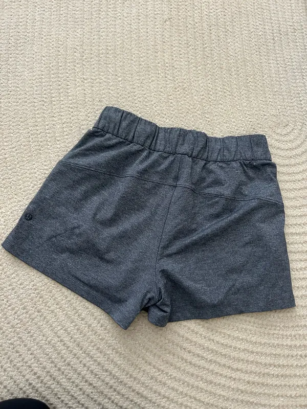 Lululemon shorts size 4 - Image 4