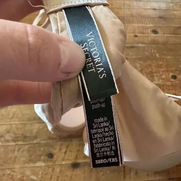 Victoria’s Secret nude satiny sexy push-up 38DD bra - Image 4