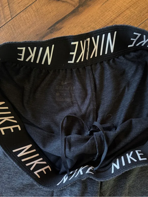 Nike Women's Heather Charcoal Athletic Shorts - Image 3
