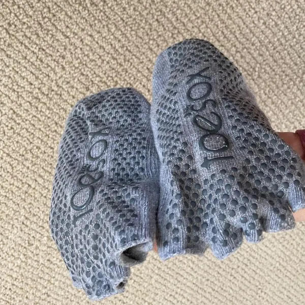 Toesox Half Toe Bellarina Grip Socks Size Medium Grey Barre Pilates Yoga EUC - Image 9