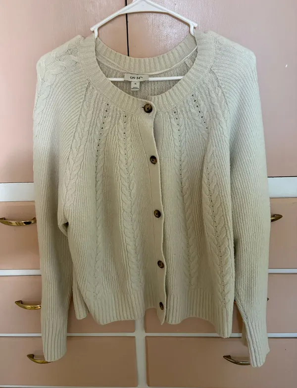 On 34 th White Cardigan Size XL - Image 2