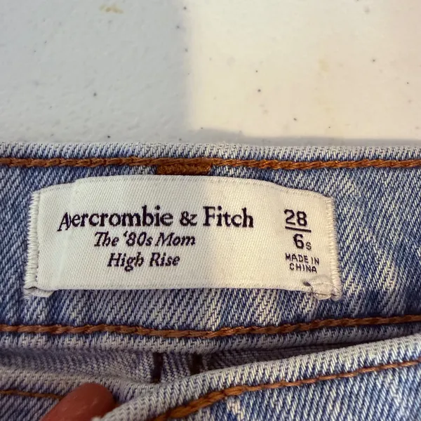 Abercrombie & Fitch The 80s Mom High Rise Jeans Light Wash Size 28/6S Distressed - Image 2
