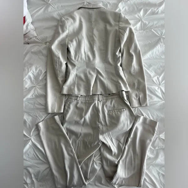 Elegant Beige Blazer and Pants Set Size 2 - Image 3