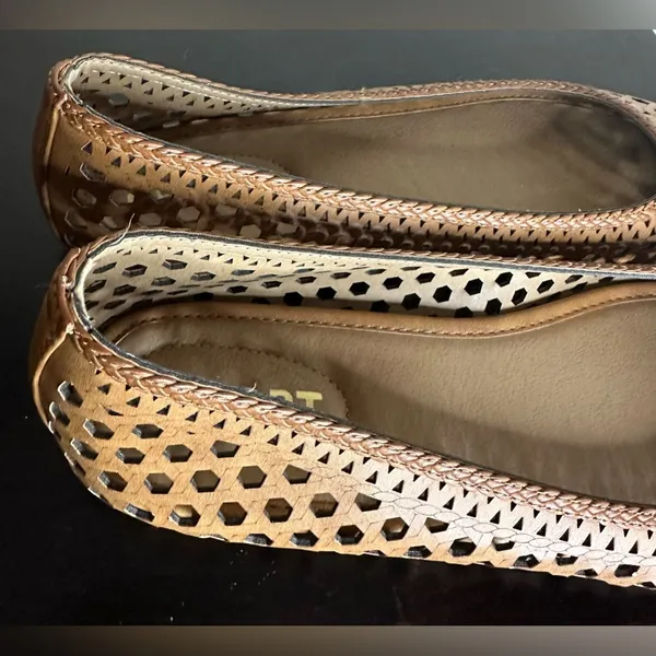 Report “Madella” Tan Ballet Flats Size 9.5 - Image 4