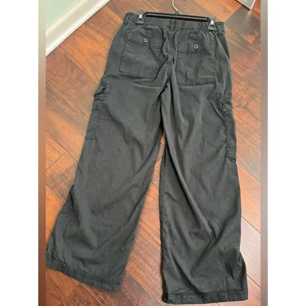 American Eagle Outfitters Black Cargo Pants with Button Flap Back Pockets Size 6 - Image 7
