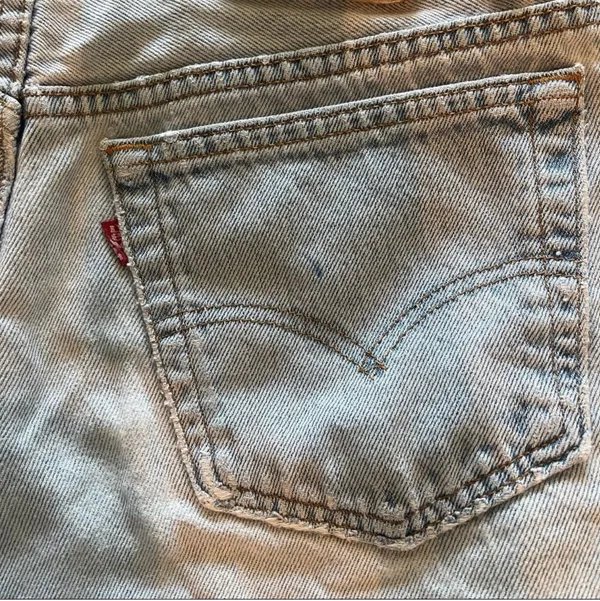 Levis denim light wash shorts - Image 9