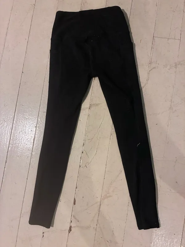 Black High-Waisted Ribbed Athletic Leggings - Image 4
