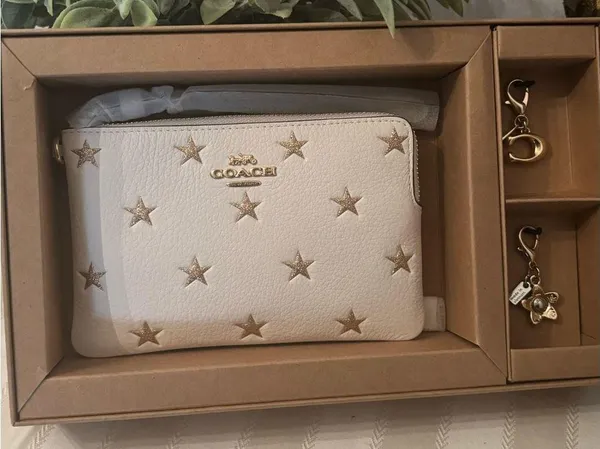 Authentic COACH Leather glitter stars wristlet and 2 charms set in box 🎁 - Image 5