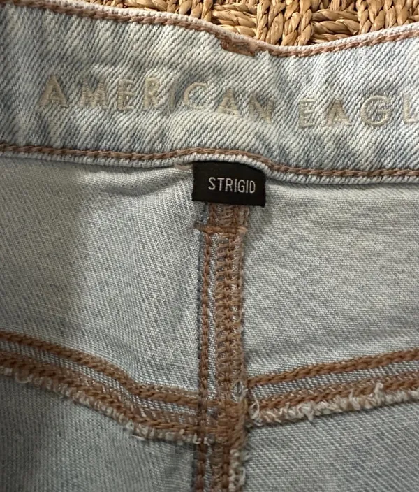 American Eagle Outfitters Women's Light Wash Distressed Stretch Mom Jeans Size 4 - Image 3