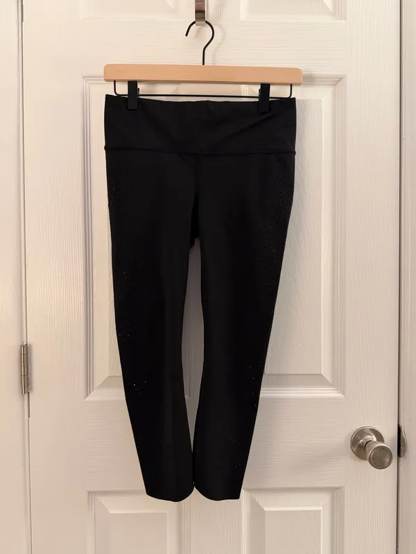 Athleta Black Mid Rise Velocity Laser Cut Capri Leggings XSP - Image 3