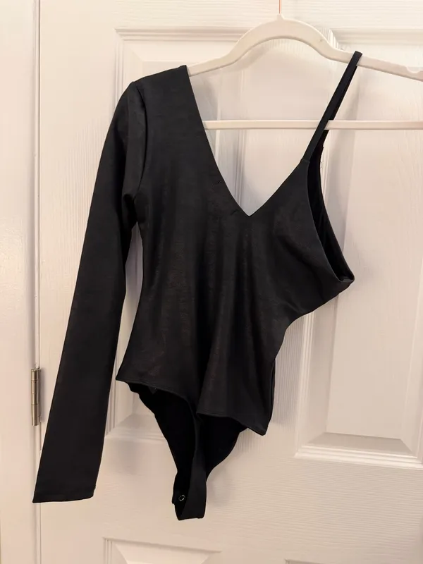 Good American Black One Shoulder Asymmetrical Bodysuit 1 - Image 3